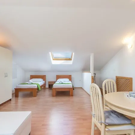 Apartman Vita アパート *